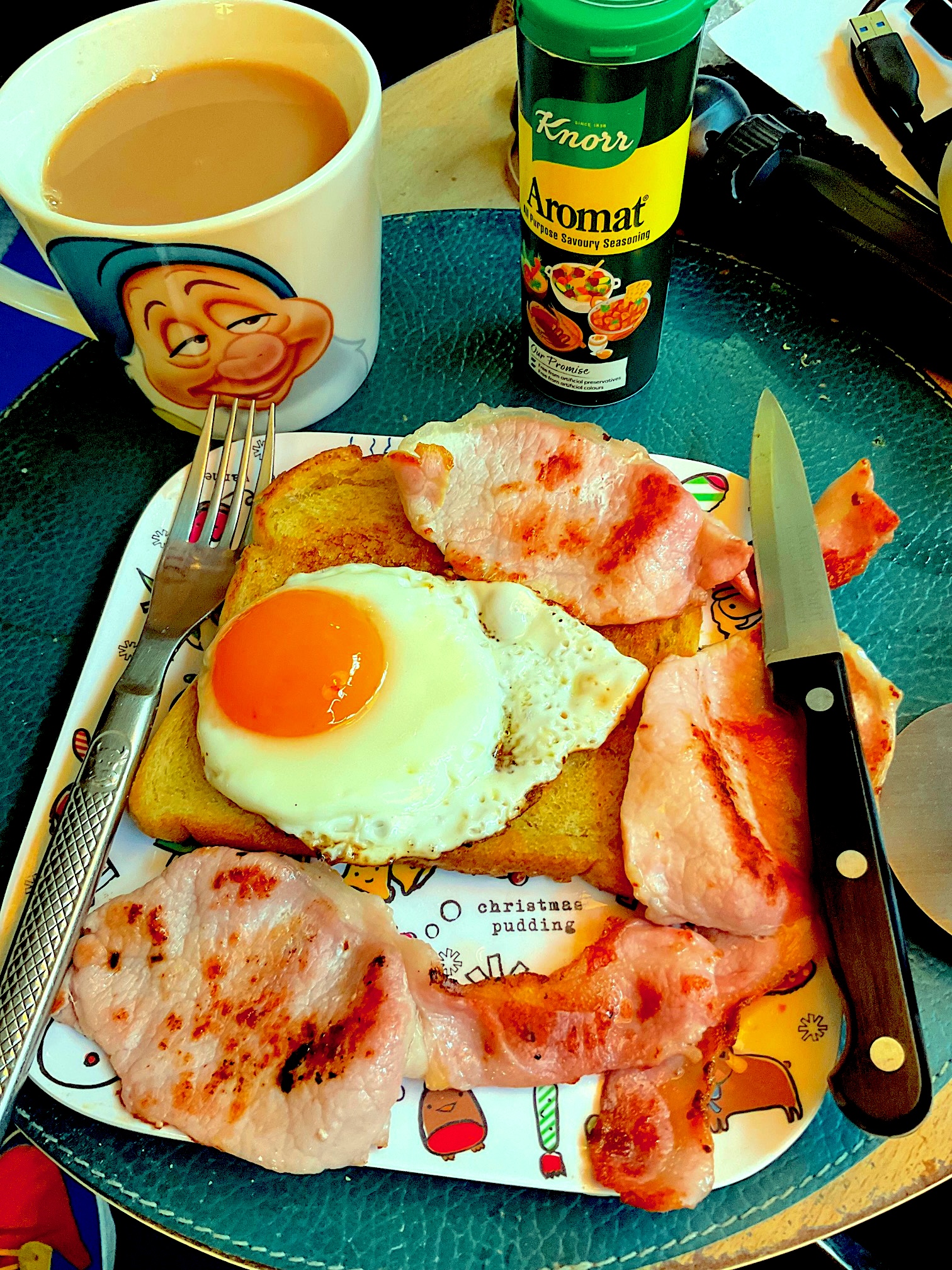 Fried Egg, Bacon, Fried Bread, tea 