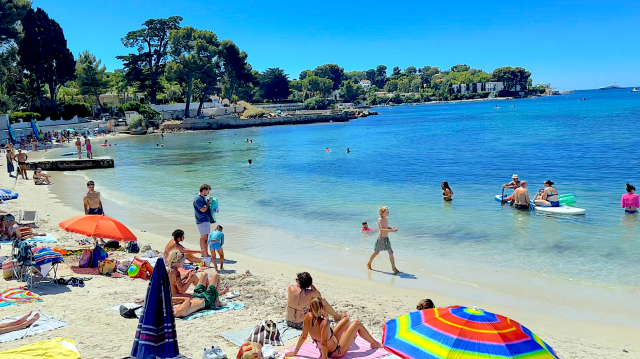 A July beach on the Riviera
