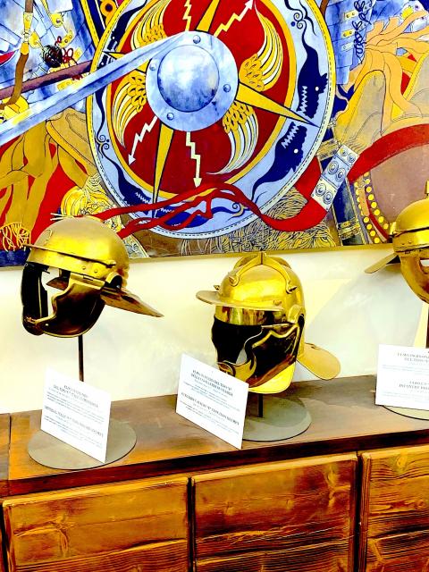 Genuine replica gladiator helmets (???)